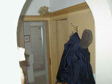 Flur+Garderobe+Bad.JPG (31782 Byte)